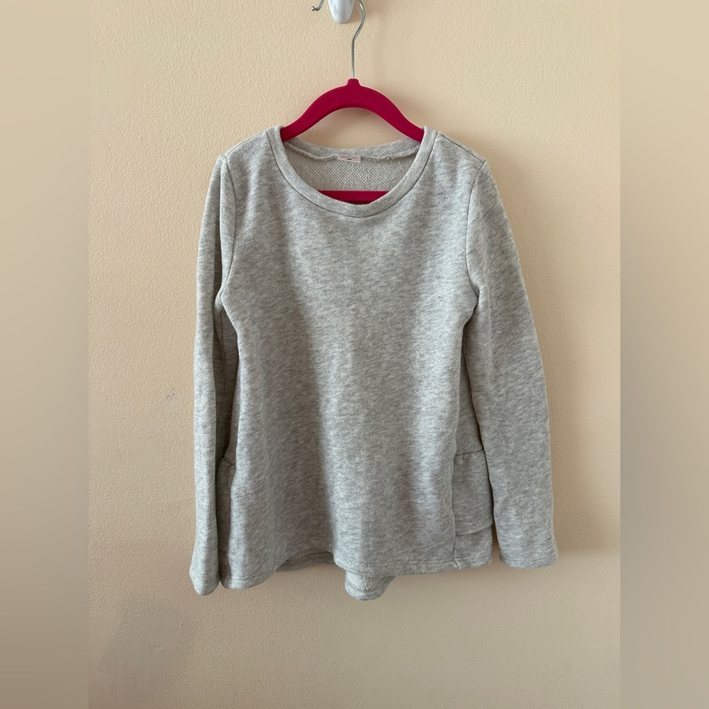 Carters Light Grey Ruffle Back Sweatshirt size 7 EUC